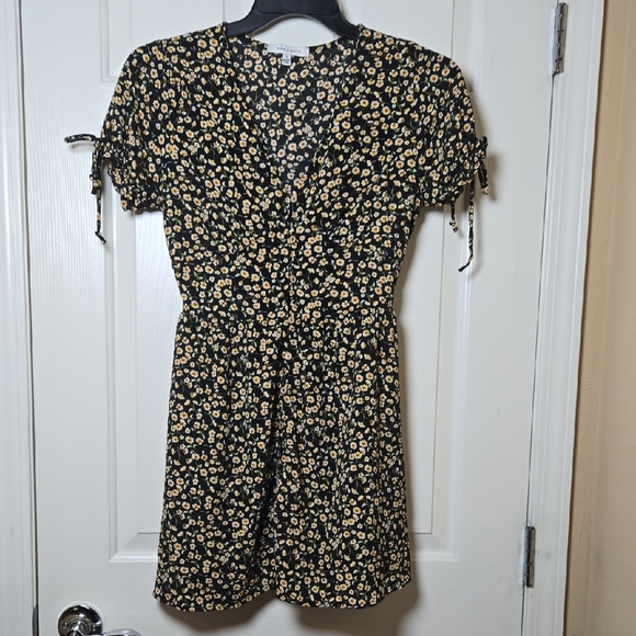 Purple Snow Small Pixie Daisy Mini Dress Flirty Tie Sleeves Wooden Buttons - Picture 1 of 13
